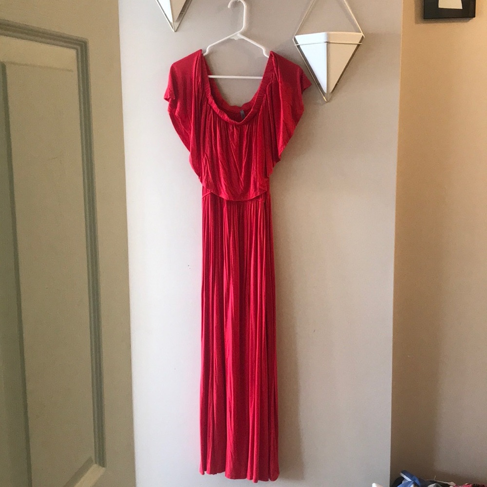 Jolie off the shoulders dress